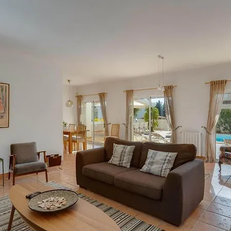 House With Garden And Private Pool Feriehus