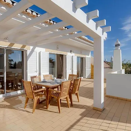 House With Garden And Private Pool Semesterbostad