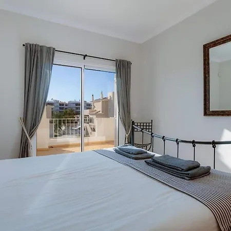 House With Garden And Private Pool